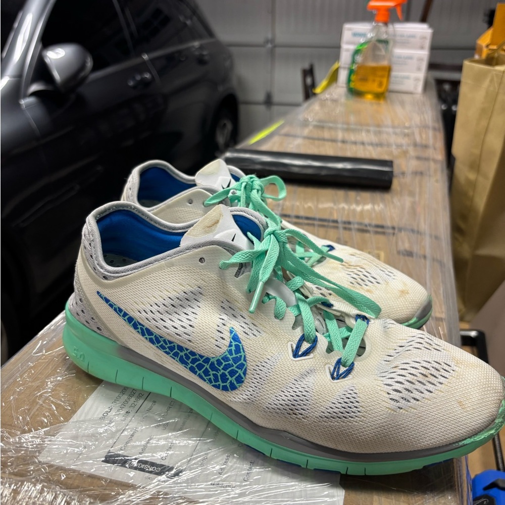 Nike Athletic Shoes in White and Blue